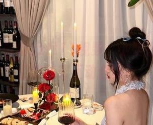 最新zztt11视频，小姐姐和朋友们的甜蜜互动合集！