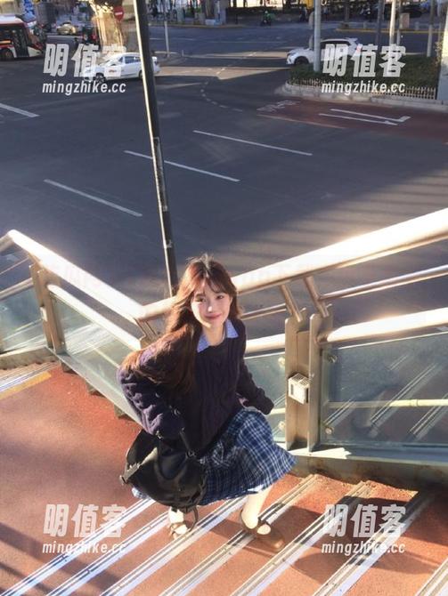 在线吃瓜网app下载，少女最爱的趣味瓜源不断！