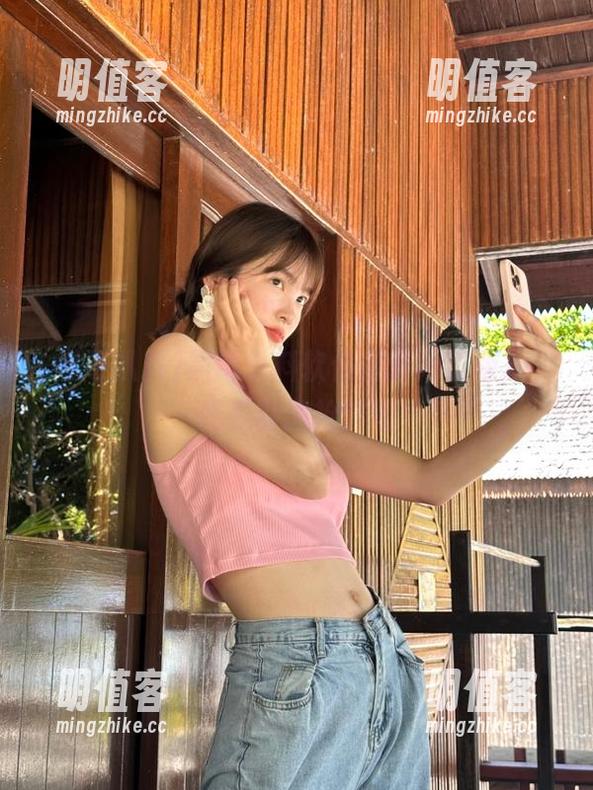 黑哥扒料软件最新网页版本，吃瓜新闻抢鲜看
