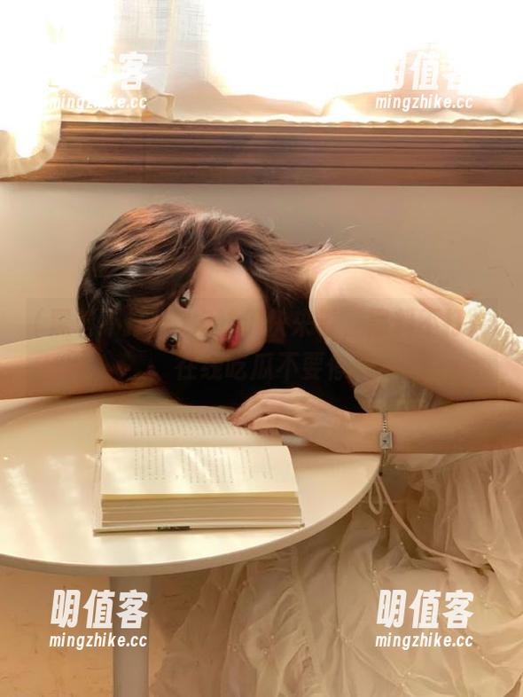 姐妹们快来看，黑料不打烊在线吃瓜不要停