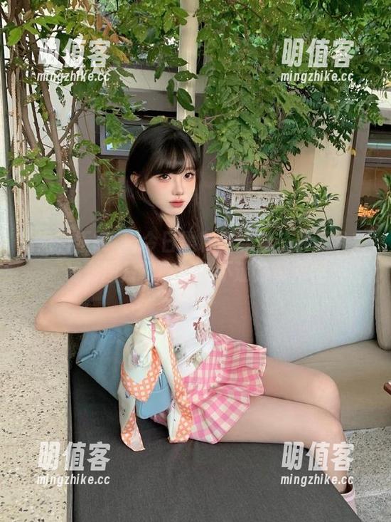 黑料正能量 今日黑料正能量苹果版带来精彩图片,吃瓜永不迷路真方便