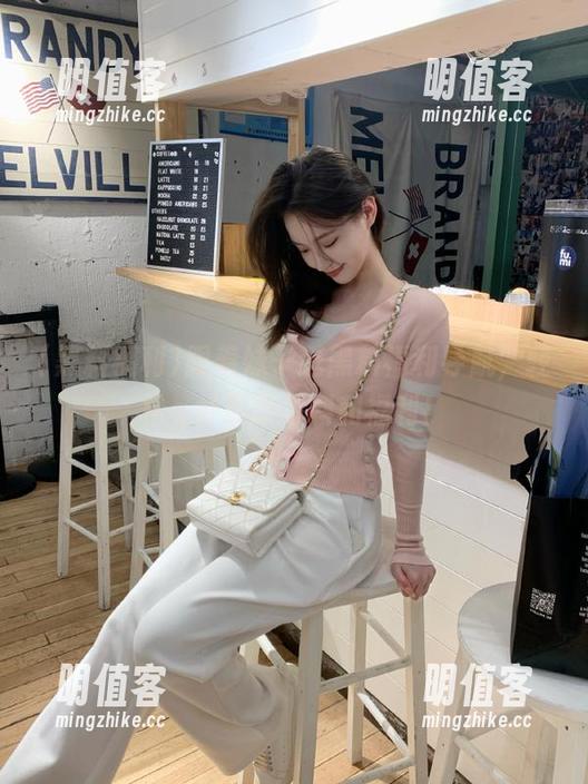 跟着妹子逛黑料福利导航，轻松get最新爆料和福利！